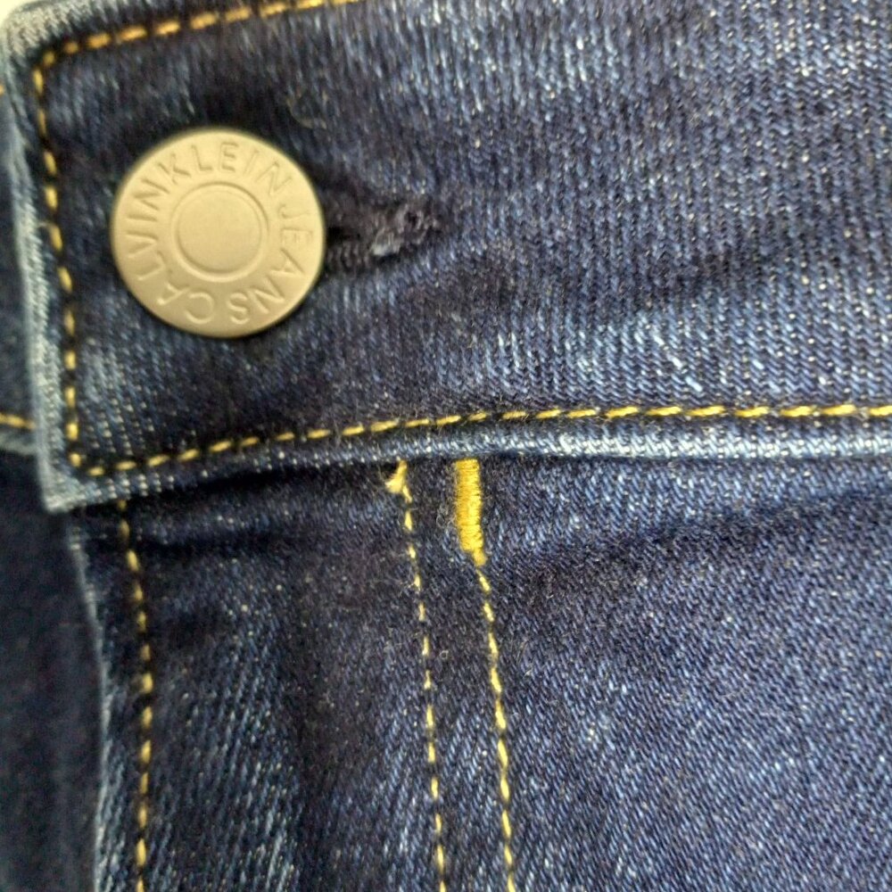Calvin Klein Jeans Size 14 Bermuda Shorts Womens Dark Wash Denim Blue Classic - Picture 3 of 8